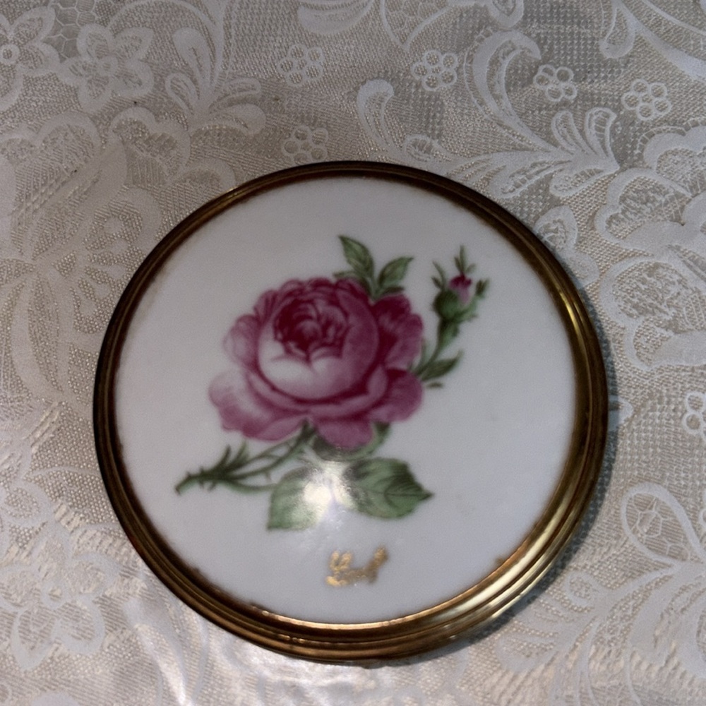 VTG. Limoges White porcelain in gt case. Motif Pink Rose and green leaves $45 - Picture 7 of 7